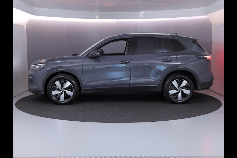 Volkswagen Tiguan 1.5 eHybrid Life Edition 204 pk Automaat (DSG) | Verlengde garantie | Navigatie | Parkeersensoren (Park assist) | Achteruitrijcamera | Stoelverwarming |