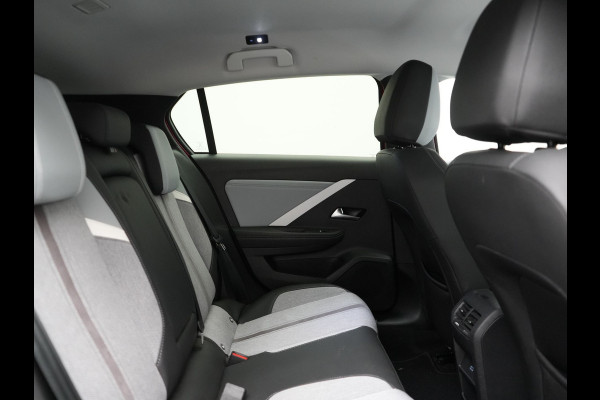 Opel Astra 1.6 Business Elegance PHEV 180pk | Adaptive Cruise | 360 Camera | Sportstoelen & Stuur Verwarmd | Apple Carplay | Keyless | LED Koplampen | Navigatie | DAB | Plug In Hybrid