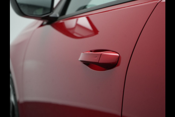 Opel Astra 1.6 Business Elegance PHEV 180pk | Adaptive Cruise | 360 Camera | Sportstoelen & Stuur Verwarmd | Apple Carplay | Keyless | LED Koplampen | Navigatie | DAB | Plug In Hybrid