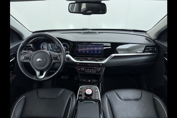 Kia e-Niro ExecutiveLine 64kWh 3-Fase SOH 100% Schuif-Kanteldak Leder Warmtepomp Elek.Stoel+Memory JBL®-Audio Pdc Navi Ecc Camera Apple Car Stoelverwarming+Koeling Stuurverwarming Lmv Privacy Glas DAB Vess Lane Assist Blind Spot 1E Eigenaar Dealeronderhouden Origineel Nederlandse Auto
