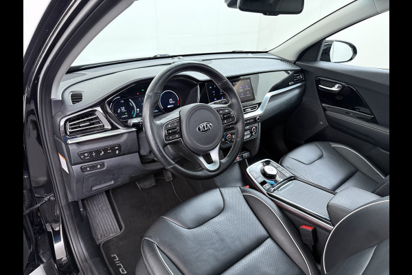 Kia e-Niro ExecutiveLine 64kWh 3-Fase SOH 100% Schuif-Kanteldak Leder Warmtepomp Elek.Stoel+Memory JBL®-Audio Pdc Navi Ecc Camera Apple Car Stoelverwarming+Koeling Stuurverwarming Lmv Privacy Glas DAB Vess Lane Assist Blind Spot 1E Eigenaar Dealeronderhouden Origineel Nederlandse Auto