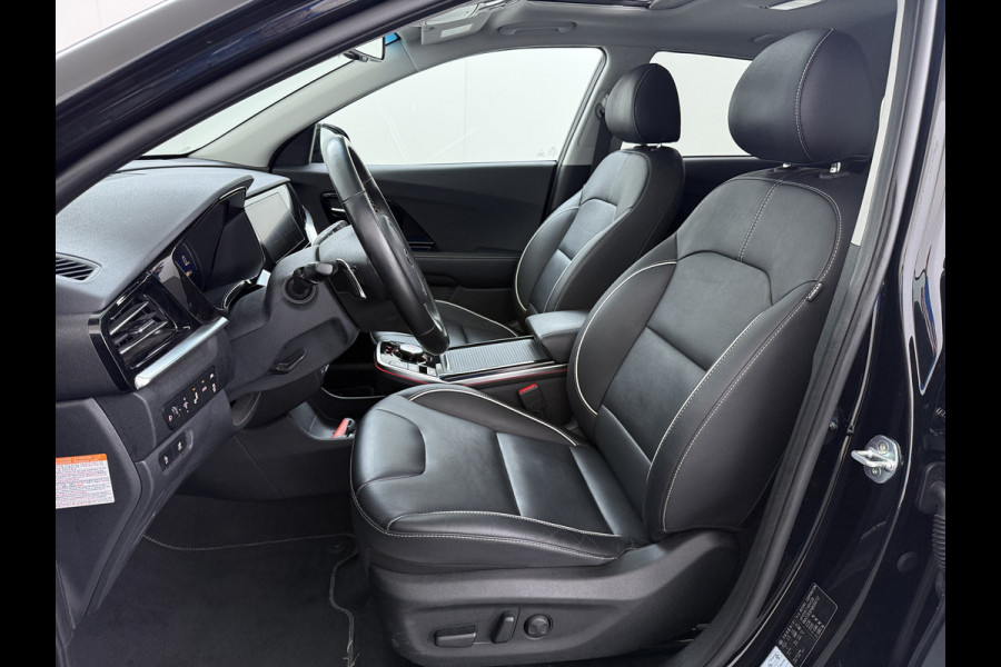 Kia e-Niro ExecutiveLine 64kWh 3-Fase SOH 100% Schuif-Kanteldak Leder Warmtepomp Elek.Stoel+Memory JBL®-Audio Pdc Navi Ecc Camera Apple Car Stoelverwarming+Koeling Stuurverwarming Lmv Privacy Glas DAB Vess Lane Assist Blind Spot 1E Eigenaar Dealeronderhouden Origineel Nederlandse Auto