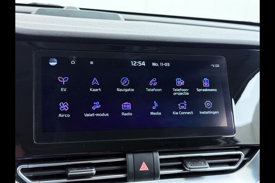 Kia e-Niro ExecutiveLine 64kWh 3-Fase SOH 100% Schuif-Kanteldak Leder Warmtepomp Elek.Stoel+Memory JBL®-Audio Pdc Navi Ecc Camera Apple Car Stoelverwarming+Koeling Stuurverwarming Lmv Privacy Glas DAB Vess Lane Assist Blind Spot 1E Eigenaar Dealeronderhouden Origineel Nederlandse Auto