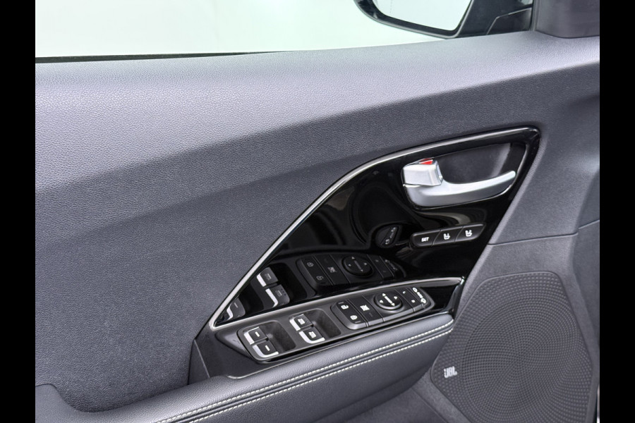 Kia e-Niro ExecutiveLine 64kWh 3-Fase SOH 100% Schuif-Kanteldak Leder Warmtepomp Elek.Stoel+Memory JBL®-Audio Pdc Navi Ecc Camera Apple Car Stoelverwarming+Koeling Stuurverwarming Lmv Privacy Glas DAB Vess Lane Assist Blind Spot 1E Eigenaar Dealeronderhouden Origineel Nederlandse Auto