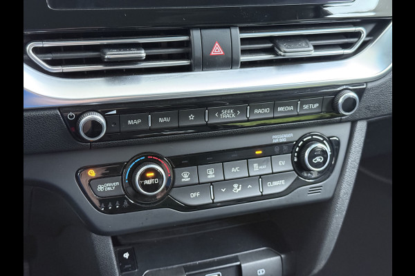 Kia e-Niro ExecutiveLine 64kWh 3-Fase SOH 100% Schuif-Kanteldak Leder Warmtepomp Elek.Stoel+Memory JBL®-Audio Pdc Navi Ecc Camera Apple Car Stoelverwarming+Koeling Stuurverwarming Lmv Privacy Glas DAB Vess Lane Assist Blind Spot 1E Eigenaar Dealeronderhouden Origineel Nederlandse Auto
