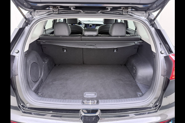 Kia e-Niro ExecutiveLine 64kWh 3-Fase SOH 100% Schuif-Kanteldak Leder Warmtepomp Elek.Stoel+Memory JBL®-Audio Pdc Navi Ecc Camera Apple Car Stoelverwarming+Koeling Stuurverwarming Lmv Privacy Glas DAB Vess Lane Assist Blind Spot 1E Eigenaar Dealeronderhouden Origineel Nederlandse Auto