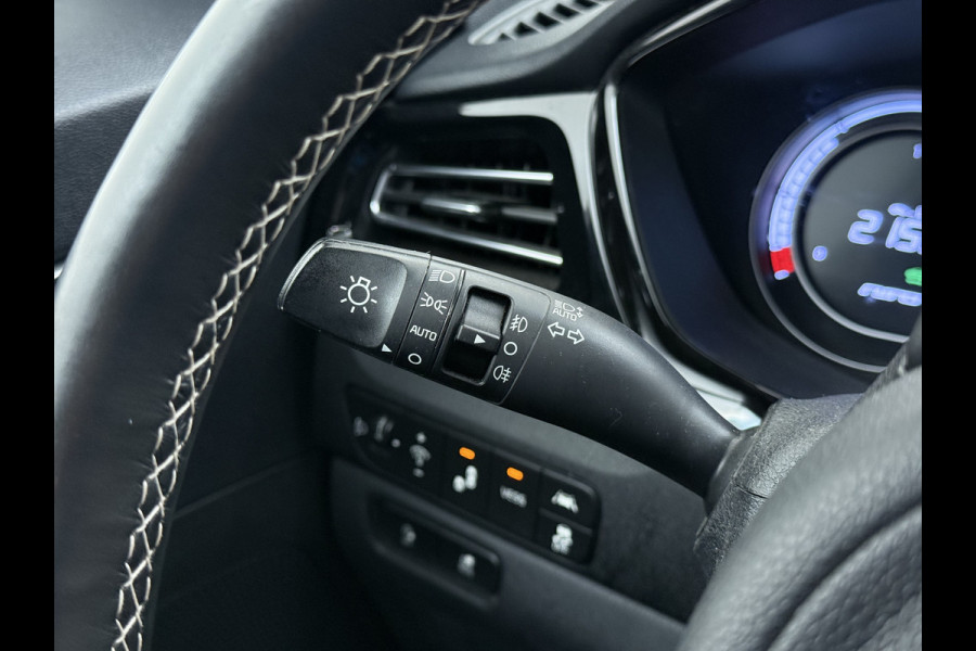 Kia e-Niro ExecutiveLine 64kWh 3-Fase SOH 100% Schuif-Kanteldak Leder Warmtepomp Elek.Stoel+Memory JBL®-Audio Pdc Navi Ecc Camera Apple Car Stoelverwarming+Koeling Stuurverwarming Lmv Privacy Glas DAB Vess Lane Assist Blind Spot 1E Eigenaar Dealeronderhouden Origineel Nederlandse Auto