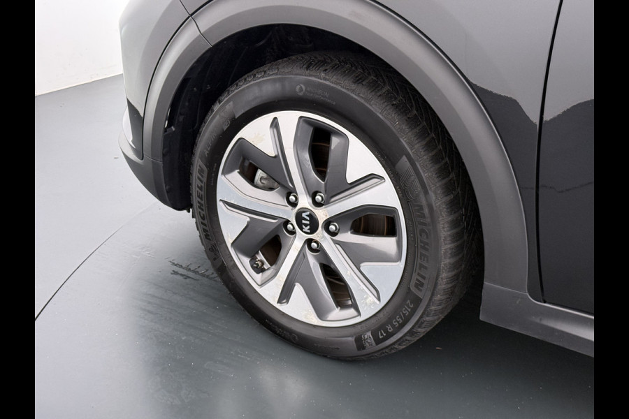 Kia e-Niro ExecutiveLine 64kWh 3-Fase SOH 100% Schuif-Kanteldak Leder Warmtepomp Elek.Stoel+Memory JBL®-Audio Pdc Navi Ecc Camera Apple Car Stoelverwarming+Koeling Stuurverwarming Lmv Privacy Glas DAB Vess Lane Assist Blind Spot 1E Eigenaar Dealeronderhouden Origineel Nederlandse Auto