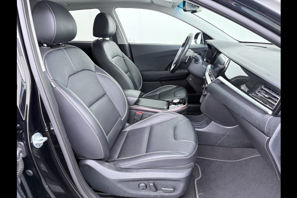 Kia e-Niro ExecutiveLine 64kWh 3-Fase SOH 100% Schuif-Kanteldak Leder Warmtepomp Elek.Stoel+Memory JBL®-Audio Pdc Navi Ecc Camera Apple Car Stoelverwarming+Koeling Stuurverwarming Lmv Privacy Glas DAB Vess Lane Assist Blind Spot 1E Eigenaar Dealeronderhouden Origineel Nederlandse Auto