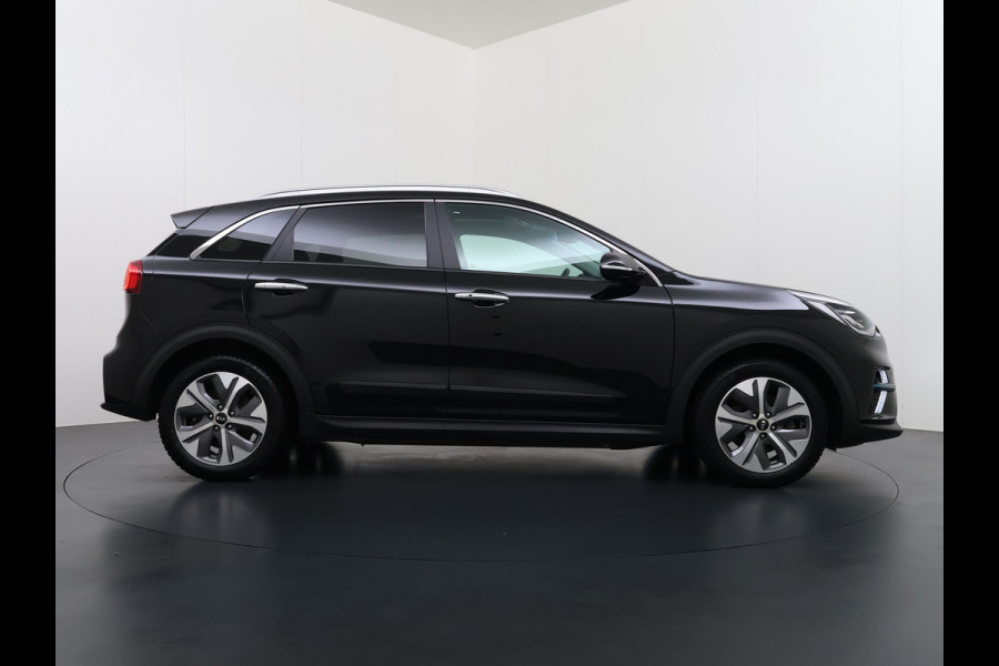 Kia e-Niro ExecutiveLine 64kWh 3-Fase SOH 100% Schuif-Kanteldak Leder Warmtepomp Elek.Stoel+Memory JBL®-Audio Pdc Navi Ecc Camera Apple Car Stoelverwarming+Koeling Stuurverwarming Lmv Privacy Glas DAB Vess Lane Assist Blind Spot 1E Eigenaar Dealeronderhouden Origineel Nederlandse Auto