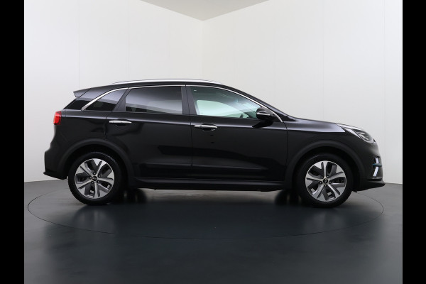 Kia e-Niro ExecutiveLine 64kWh 3-Fase SOH 100% Schuif-Kanteldak Leder Warmtepomp Elek.Stoel+Memory JBL®-Audio Pdc Navi Ecc Camera Apple Car Stoelverwarming+Koeling Stuurverwarming Lmv Privacy Glas DAB Vess Lane Assist Blind Spot 1E Eigenaar Dealeronderhouden Origineel Nederlandse Auto