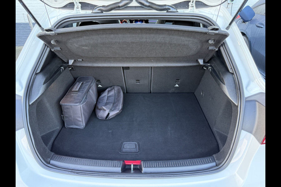 Mercedes-Benz A-Klasse 250 e Business Solution AMG Edition | Pano | Ambient Light | Camera | LED | 18 inch