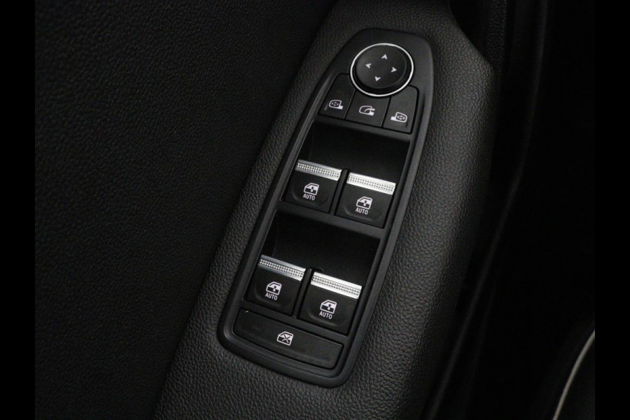 Renault Captur 1.6 E-Tech Plug-in Hybrid 160 Intens | Carplay | Half leder | Navigatie | Full LED | Parkeerhulp | Keyless | Climate control | Bluetooth | Cruise control | PHEV | Plug In