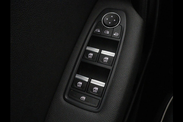 Renault Captur 1.6 E-Tech Plug-in Hybrid 160 Intens | Carplay | Half leder | Navigatie | Full LED | Parkeerhulp | Keyless | Climate control | Bluetooth | Cruise control | PHEV | Plug In