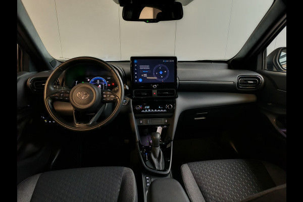 Toyota Yaris Cross 1.5 Hybrid 115 First Edition Rijklaar + Fabrieksgarantie Henk Jongen Auto's in Helmond,  al 50 jaar service zoals 't hoort!