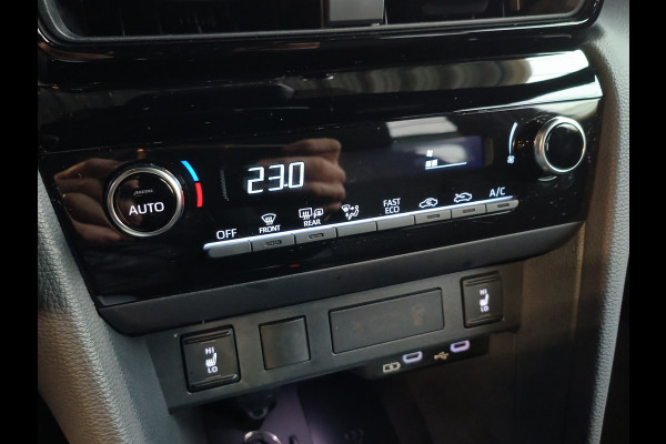 Toyota Yaris Cross 1.5 Hybrid 115 First Edition Rijklaar + Fabrieksgarantie Henk Jongen Auto's in Helmond,  al 50 jaar service zoals 't hoort!