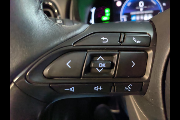 Toyota Yaris Cross 1.5 Hybrid 115 First Edition Rijklaar + Fabrieksgarantie Henk Jongen Auto's in Helmond,  al 50 jaar service zoals 't hoort!