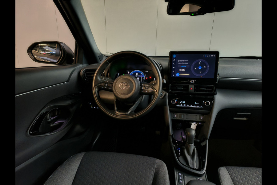 Toyota Yaris Cross 1.5 Hybrid 115 First Edition Rijklaar + Fabrieksgarantie Henk Jongen Auto's in Helmond,  al 50 jaar service zoals 't hoort!