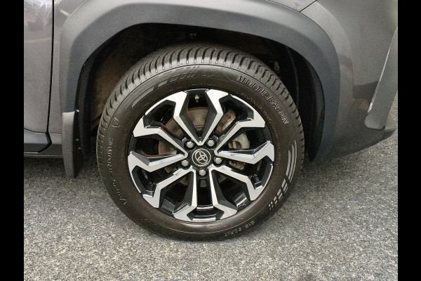 Toyota Yaris Cross 1.5 Hybrid 115 First Edition Rijklaar + Fabrieksgarantie Henk Jongen Auto's in Helmond,  al 50 jaar service zoals 't hoort!