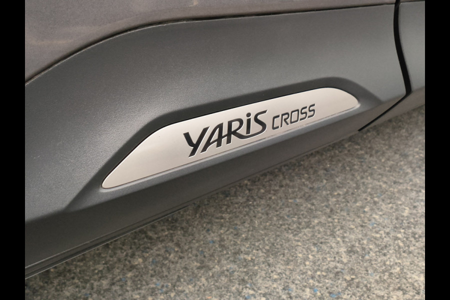 Toyota Yaris Cross 1.5 Hybrid 115 First Edition Rijklaar + Fabrieksgarantie Henk Jongen Auto's in Helmond,  al 50 jaar service zoals 't hoort!