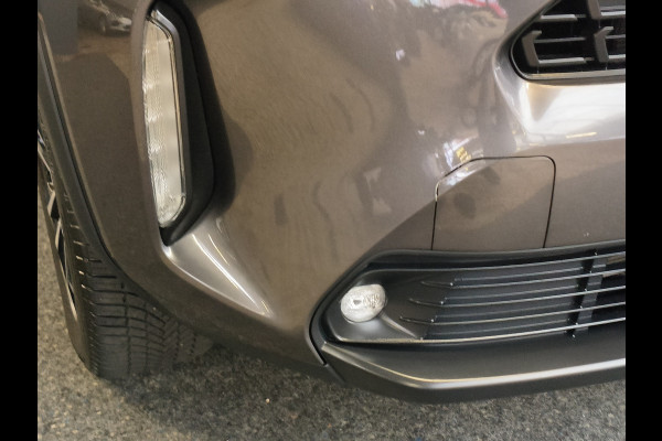 Toyota Yaris Cross 1.5 Hybrid 115 First Edition Rijklaar + Fabrieksgarantie Henk Jongen Auto's in Helmond,  al 50 jaar service zoals 't hoort!