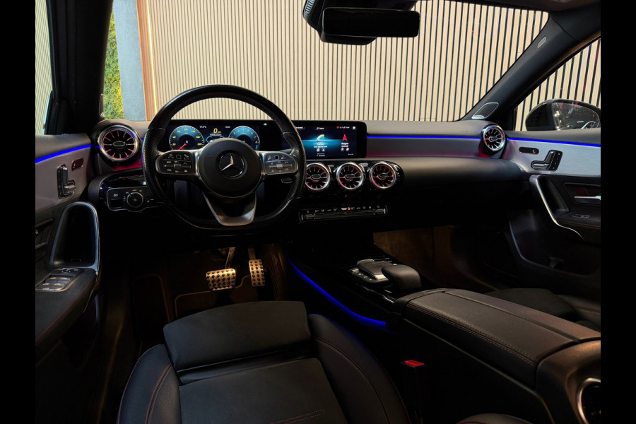 Mercedes-Benz A-Klasse 250e Premium Plus |AMG|PANO|BURMESTER|360CAM|MEMORY|KEYLESS|SFEERVERLICHT|DEALER ONDERHOUDEN|218PK|BOMVOL!|