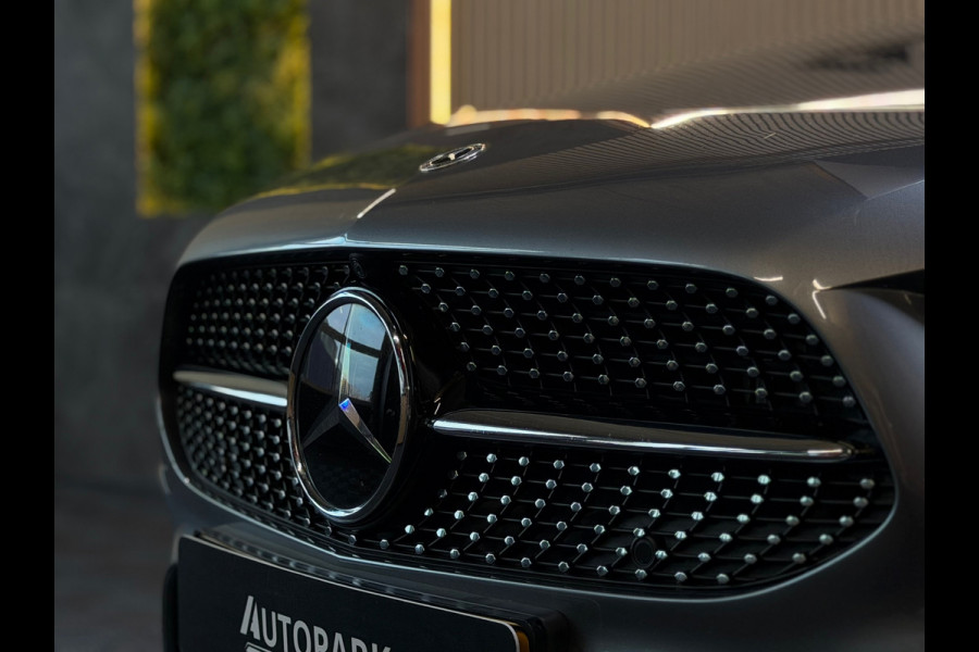 Mercedes-Benz A-Klasse 250e Premium Plus |AMG|PANO|BURMESTER|360CAM|MEMORY|KEYLESS|SFEERVERLICHT|DEALER ONDERHOUDEN|218PK|BOMVOL!|