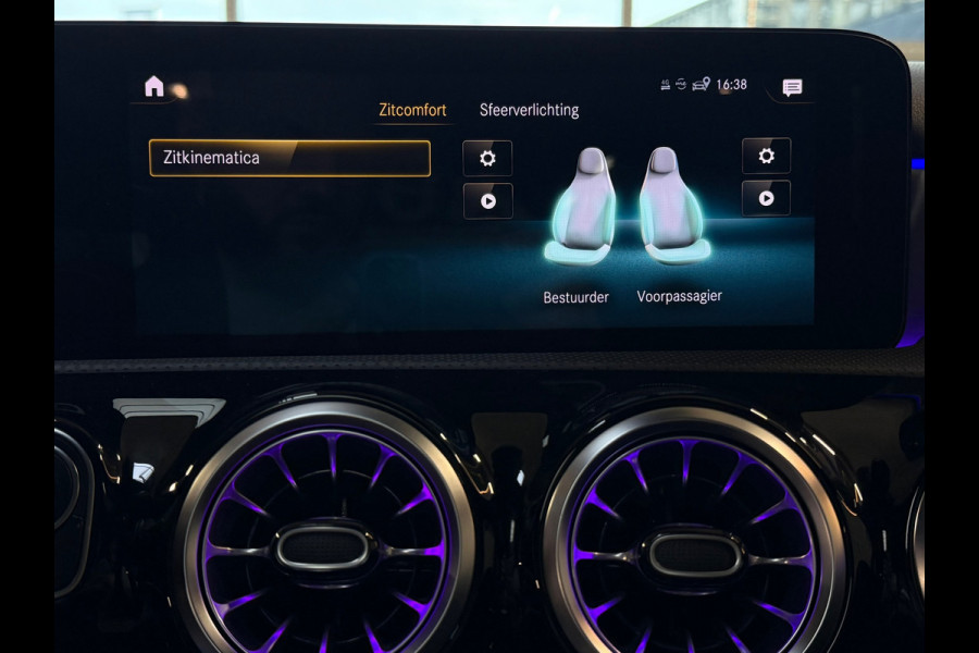 Mercedes-Benz A-Klasse 250e Premium Plus |AMG|PANO|BURMESTER|360CAM|MEMORY|KEYLESS|SFEERVERLICHT|DEALER ONDERHOUDEN|218PK|BOMVOL!|