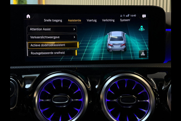 Mercedes-Benz A-Klasse 250e Premium Plus |AMG|PANO|BURMESTER|360CAM|MEMORY|KEYLESS|SFEERVERLICHT|DEALER ONDERHOUDEN|218PK|BOMVOL!|
