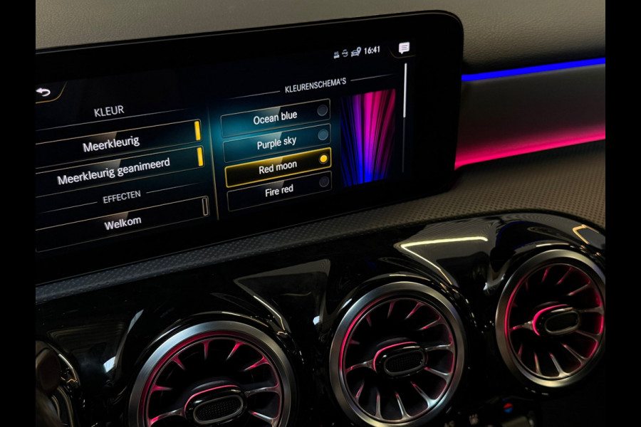 Mercedes-Benz A-Klasse 250e Premium Plus |AMG|PANO|BURMESTER|360CAM|MEMORY|KEYLESS|SFEERVERLICHT|DEALER ONDERHOUDEN|218PK|BOMVOL!|