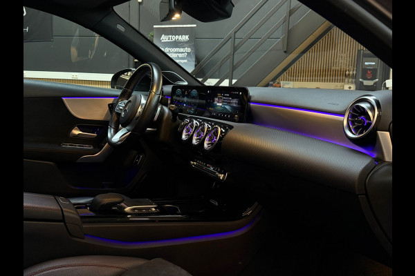 Mercedes-Benz A-Klasse 250e Premium Plus |AMG|PANO|BURMESTER|360CAM|MEMORY|KEYLESS|SFEERVERLICHT|DEALER ONDERHOUDEN|218PK|BOMVOL!|