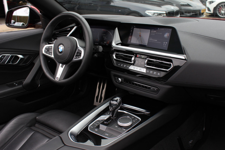 BMW Z4 Roadster sDrive20i High Executive Ed. M Sport / 24.413 km! / NL Auto / Camera / Leder / 19'' / Sfeerverlichting / Stuur+Stoelverwarming / Windscherm / Cruise Control
