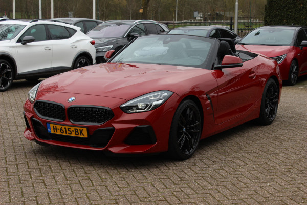 BMW Z4 Roadster sDrive20i High Executive Ed. M Sport / 24.413 km! / NL Auto / Camera / Leder / 19'' / Sfeerverlichting / Stuur+Stoelverwarming / Windscherm / Cruise Control