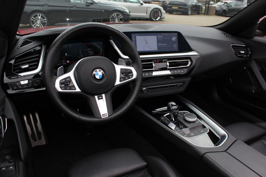 BMW Z4 Roadster sDrive20i High Executive Ed. M Sport / 24.413 km! / NL Auto / Camera / Leder / 19'' / Sfeerverlichting / Stuur+Stoelverwarming / Windscherm / Cruise Control