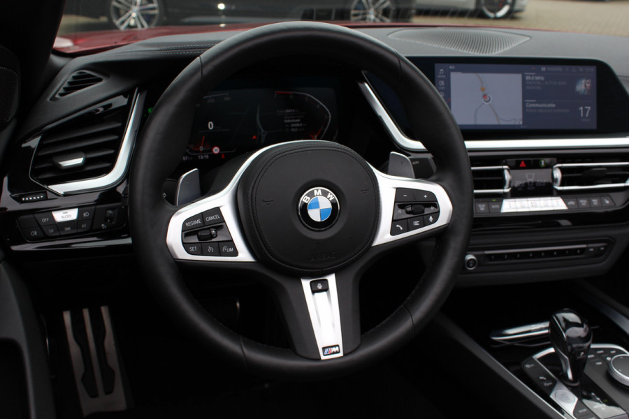 BMW Z4 Roadster sDrive20i High Executive Ed. M Sport / 24.413 km! / NL Auto / Camera / Leder / 19'' / Sfeerverlichting / Stuur+Stoelverwarming / Windscherm / Cruise Control
