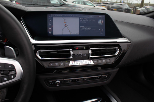 BMW Z4 Roadster sDrive20i High Executive Ed. M Sport / 24.413 km! / NL Auto / Camera / Leder / 19'' / Sfeerverlichting / Stuur+Stoelverwarming / Windscherm / Cruise Control