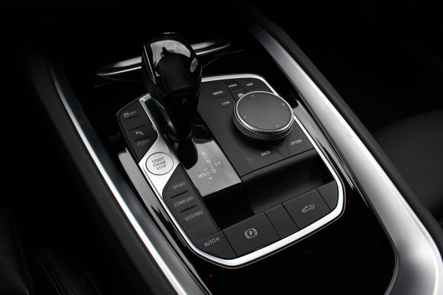 BMW Z4 Roadster sDrive20i High Executive Ed. M Sport / 24.413 km! / NL Auto / Camera / Leder / 19'' / Sfeerverlichting / Stuur+Stoelverwarming / Windscherm / Cruise Control