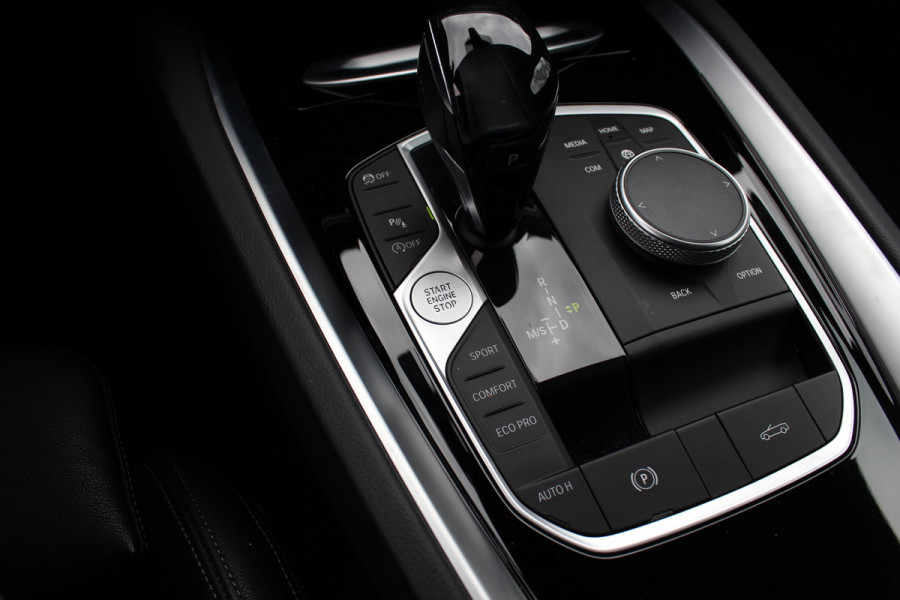 BMW Z4 Roadster sDrive20i High Executive Ed. M Sport / 24.413 km! / NL Auto / Camera / Leder / 19'' / Sfeerverlichting / Stuur+Stoelverwarming / Windscherm / Cruise Control