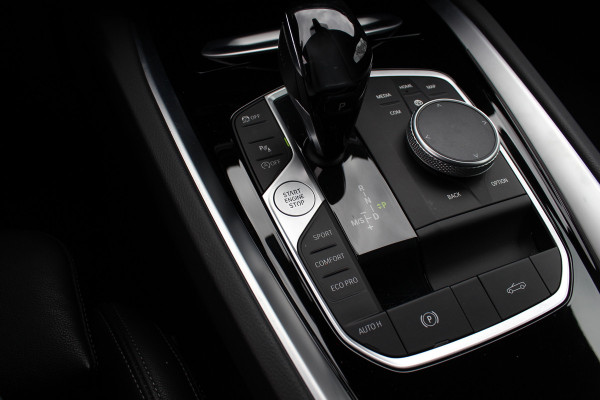 BMW Z4 Roadster sDrive20i High Executive Ed. M Sport / 24.413 km! / NL Auto / Camera / Leder / 19'' / Sfeerverlichting / Stuur+Stoelverwarming / Windscherm / Cruise Control