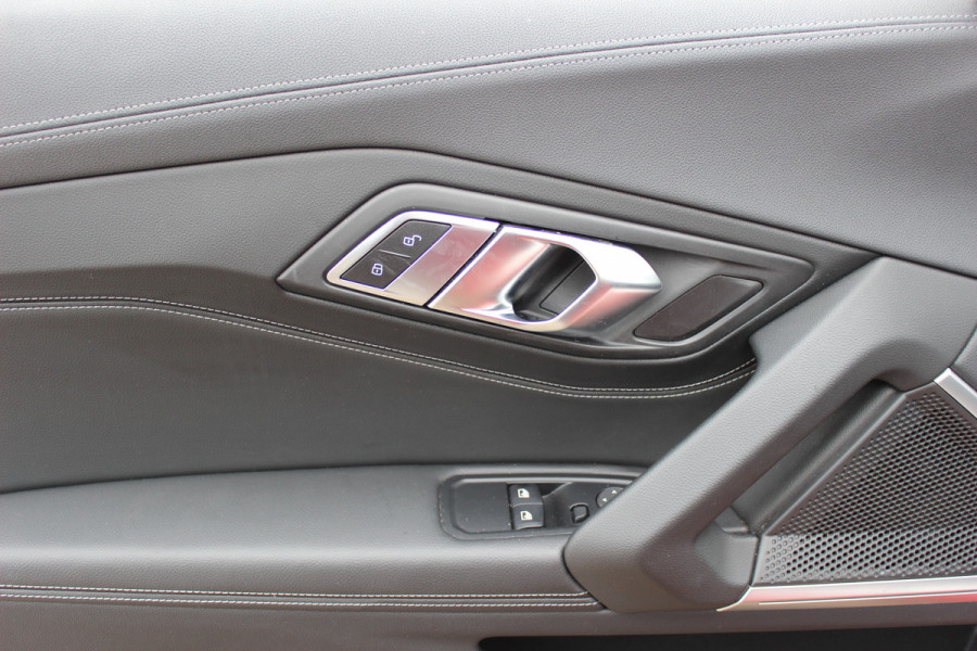 BMW Z4 Roadster sDrive20i High Executive Ed. M Sport / 24.413 km! / NL Auto / Camera / Leder / 19'' / Sfeerverlichting / Stuur+Stoelverwarming / Windscherm / Cruise Control