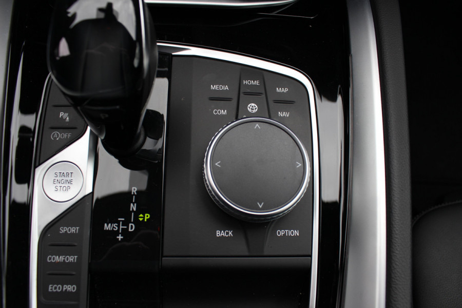 BMW Z4 Roadster sDrive20i High Executive Ed. M Sport / 24.413 km! / NL Auto / Camera / Leder / 19'' / Sfeerverlichting / Stuur+Stoelverwarming / Windscherm / Cruise Control