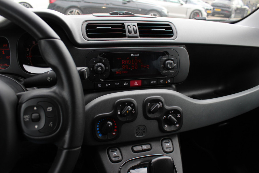 Fiat Panda 0.9 TwinAir Lounge / Trekhaak / Parkeerhulp achter / Bluetooth / Cruise Control / Airco