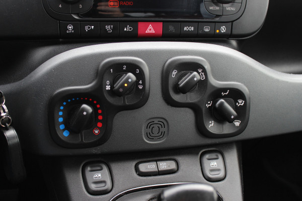 Fiat Panda 0.9 TwinAir Lounge / Trekhaak / Parkeerhulp achter / Bluetooth / Cruise Control / Airco