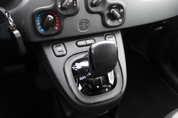 Fiat Panda 0.9 TwinAir Lounge / Trekhaak / Parkeerhulp achter / Bluetooth / Cruise Control / Airco