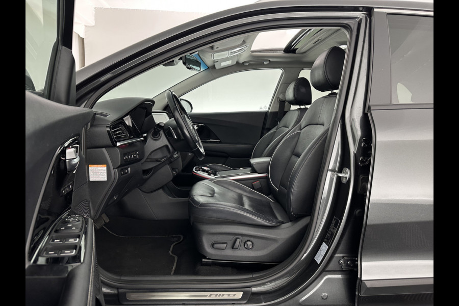 Kia e-Niro ExecutiveLine 64 kWh [ 3-Fase ] Aut. *PANO | LUXURY-LEATHER | JBL-AUDIO | FULL-LED | NAVI-FULLMAP | DAB | ADAPTIVE-CRUISE | CAMERA | MEMORY-PACK | LANE-ASSIST | CCS-FASTLOADER | KEYLESS | DIGI-COCKPIT | TOWBAR | 17"ALU*