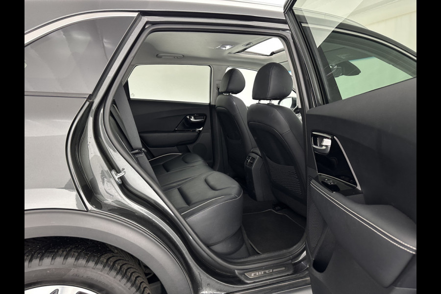 Kia e-Niro ExecutiveLine 64 kWh [ 3-Fase ] Aut. *PANO | LUXURY-LEATHER | JBL-AUDIO | FULL-LED | NAVI-FULLMAP | DAB | ADAPTIVE-CRUISE | CAMERA | MEMORY-PACK | LANE-ASSIST | CCS-FASTLOADER | KEYLESS | DIGI-COCKPIT | TOWBAR | 17"ALU*