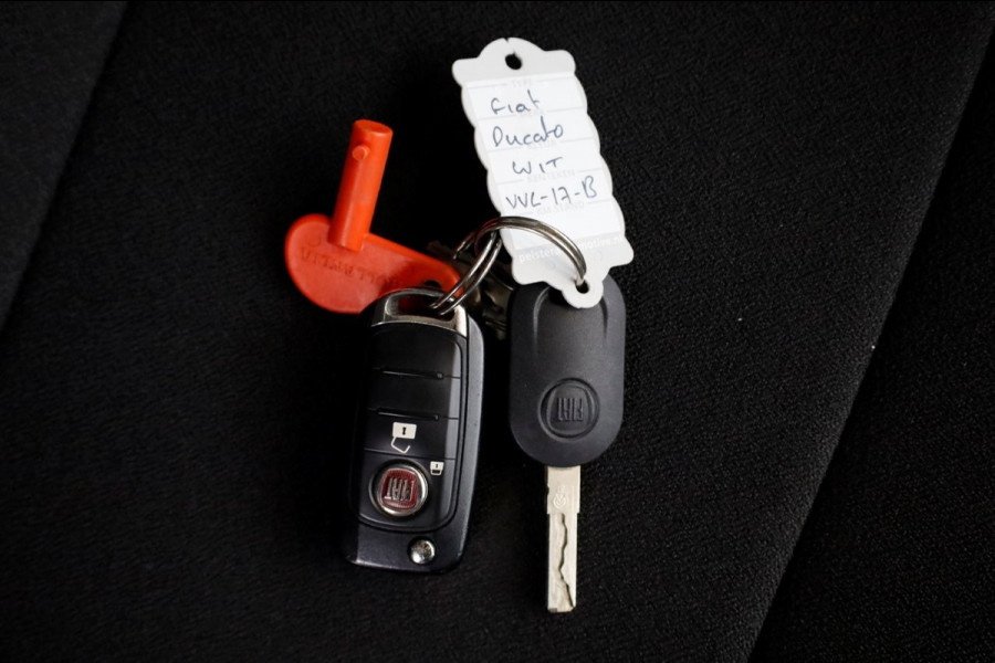 Fiat Ducato 35H 2.2 MultiJet 160pk Automaat Bakwagen met laadklep en zijdeur 05-2023