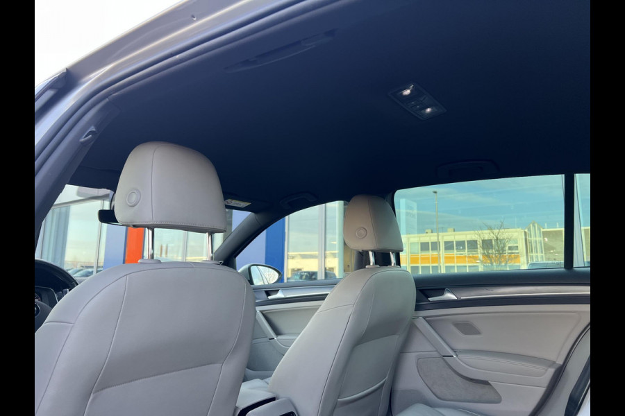 Volkswagen e-Golf e-Golf Virtual Cockpit | Lederen bekleding | Achteruitrijcamera | Warmtepomp | SOH 88,9% |