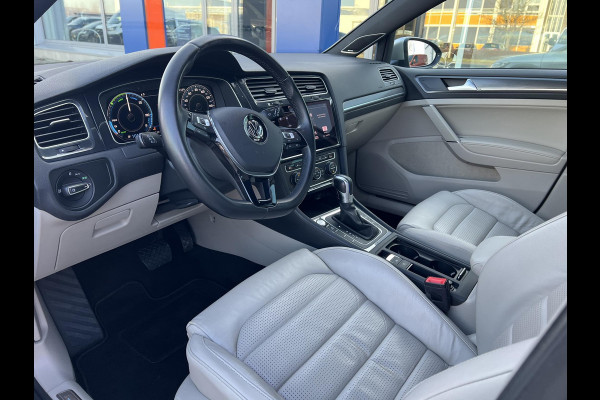 Volkswagen e-Golf e-Golf Virtual Cockpit | Lederen bekleding | Achteruitrijcamera | Warmtepomp | SOH 88,9% |