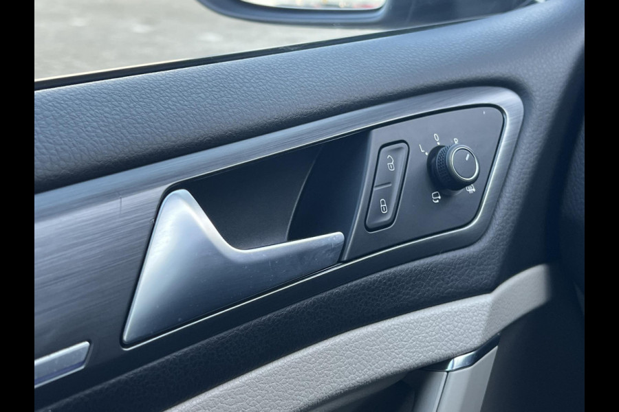 Volkswagen e-Golf e-Golf Virtual Cockpit | Lederen bekleding | Achteruitrijcamera | Warmtepomp | SOH 88,9% |